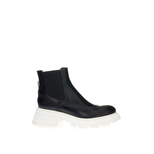 Alexander McQueen Elegant Leather Boots in Timeless Black Alexander McQueen Elegant Leather Boots in Timeless Black