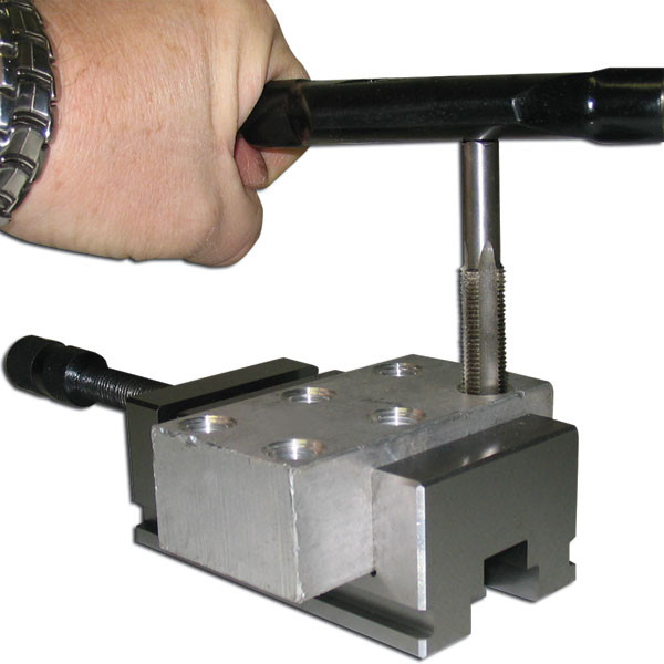 18-030-138      14X1.00 B Y9 M/M HANDTAP