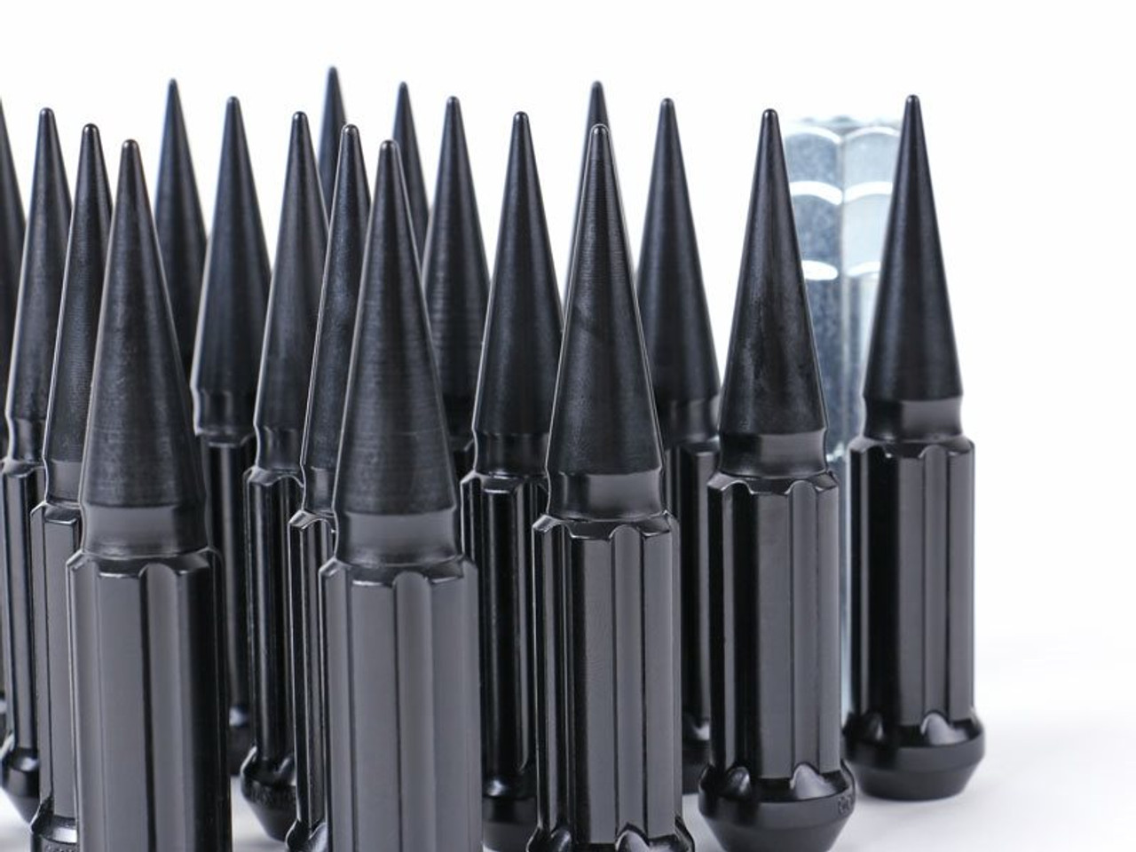 スピッツ 国内10月3日発売予定】 アディダス スケートボーディング