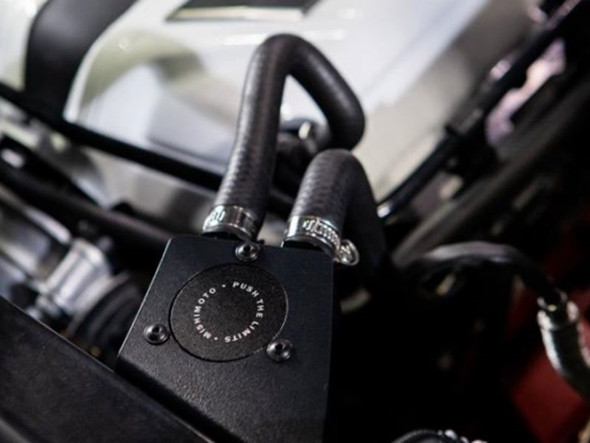 Mishimoto Baffled Oil Catch Can PCV Side, Black :: 2020-2021 C8 Corvette