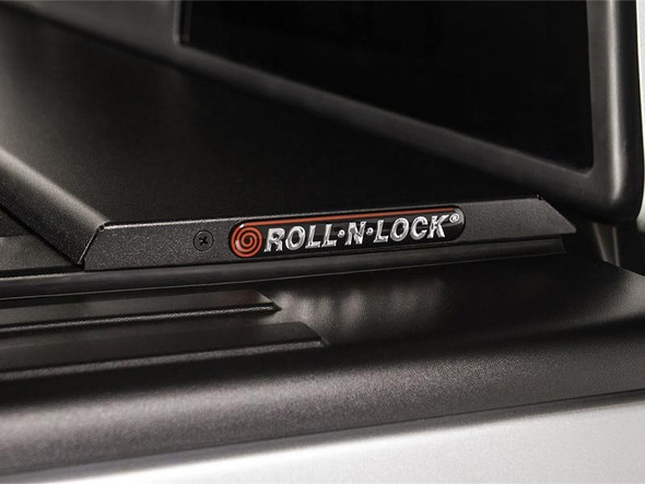Roll-N-Lock Locking Retractable M-Series Tonneau Cover :: 2014-2018 Silverado 1500 6.6ft Bed