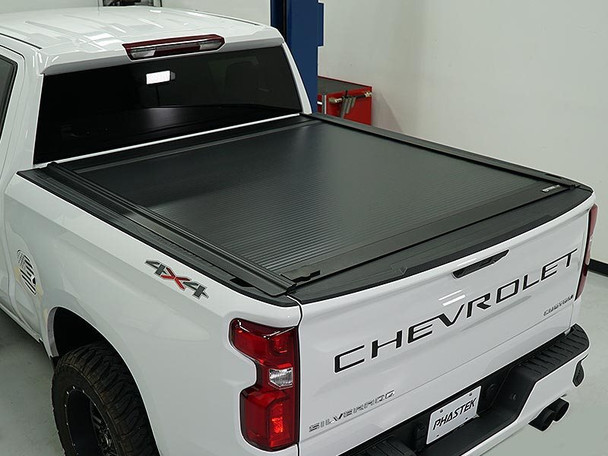 Retrax RetraxONE MX Retractable Bed Cover ::  2019-2021 Silverado 1500 With 6.7 FT Bed