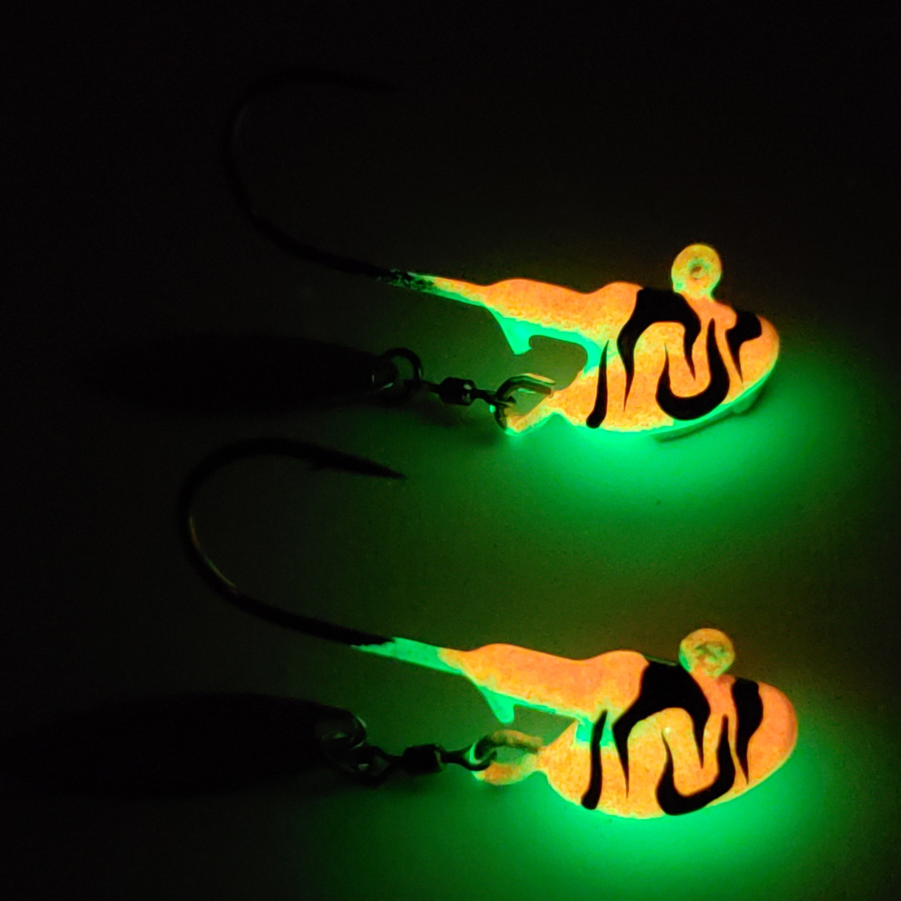 The GLOW CYCLONE jig will drive fish crazy, the FLASH and the Sparkle with only make the fish go crazier for your bait. These are in 1/4 oz they work great for  PIKE,WALLEYE,GREENBACKS,MUSKY,LAKE TROUT. These are poured on e super strong Eagle Claw hook in Black nickle for EVEN more FLASH. 