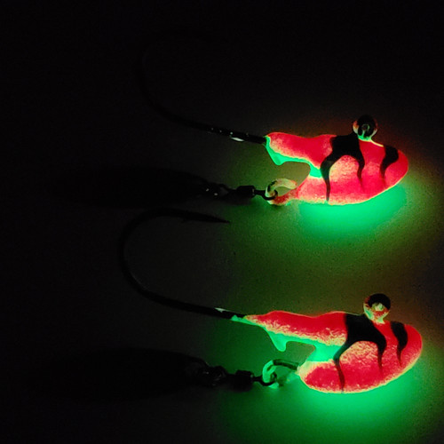 The GLOW CYCLONE jig will drive fish crazy, the FLASH and the Sparkle with only make the fish go crazier for your bait. These are in 1/4 oz they work great for  PIKE,WALLEYE,GREENBACKS,MUSKY,LAKE TROUT. These are poured on e super strong Eagle Claw hook in Black nickle for EVEN more FLASH. 