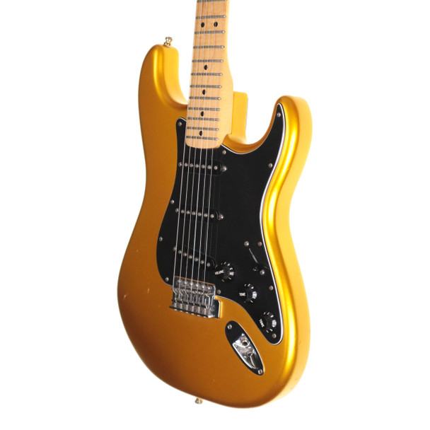 Fender Standard Stratocaster Satin, Maple Fingerboard, Blaze Gold (pre-owned)