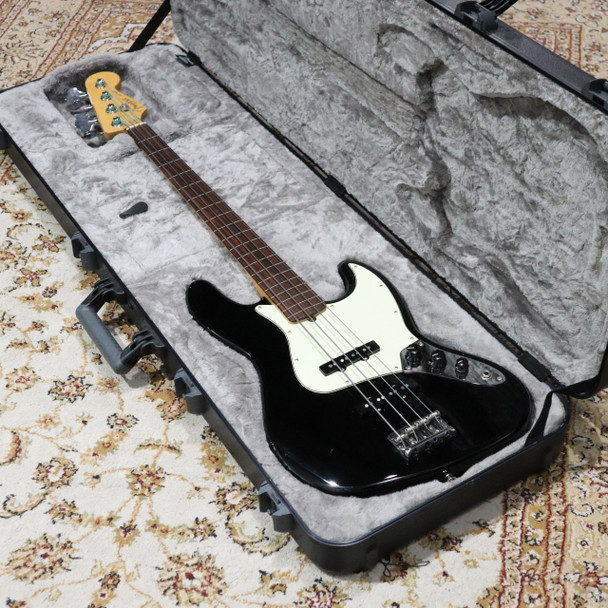 Fender American Pro Fretless Jazz Bass Guitar, Black with Case (pre-owned)