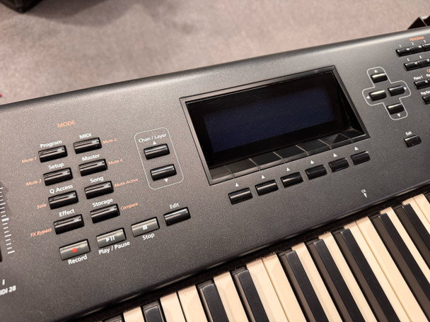 Kurzweil PC3K8 Synthesizer with Free Flightcase (pre-owned)