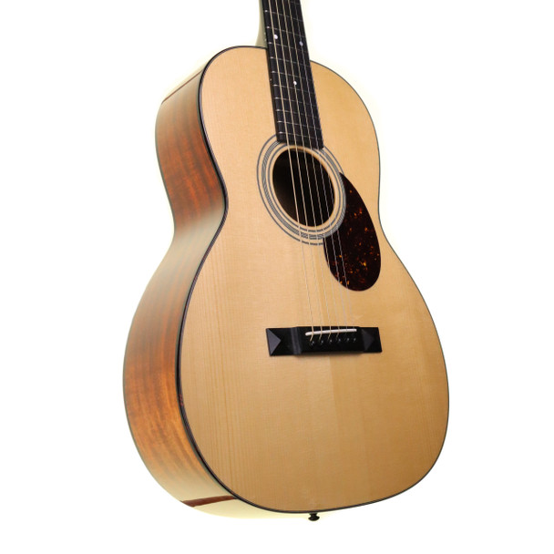 Eastman E10 OO Parlour Acoustic Guitar, Adirondack Top with Hard Case (pre-owned)