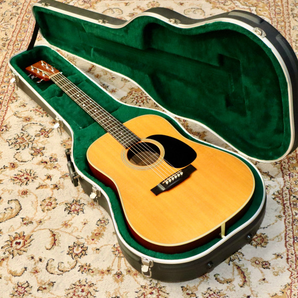 Martin D-28 Acoustic Guitar, Natural with Hard Case  (pre-owned)