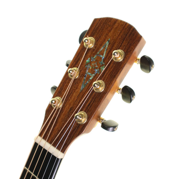 Alvarez Masterworks MD350 Acoustic Guitar, Natural with Gig Bag (pre-owned)