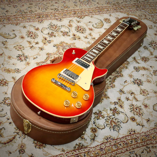 Gibson Les Paul Standard Electric Guitar, Heritage Cherry Sunburst with Hard Case (pre-owned)