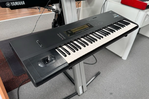 Korg M1 Music Workstation Synthesizer (pre-owned)