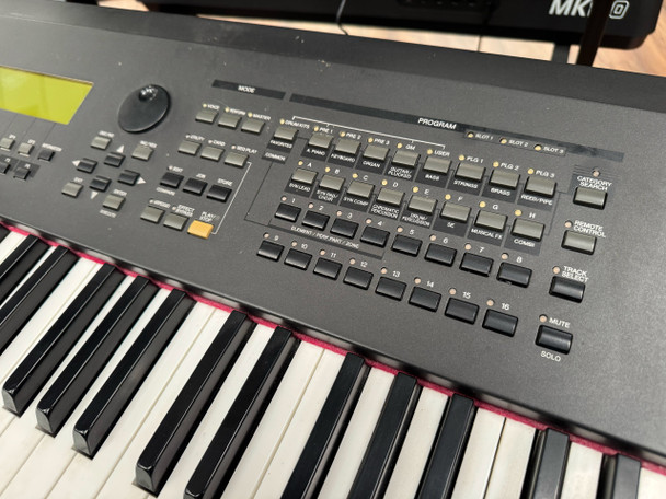 Yamaha S90 88-key Performance Synthesizer and MIDI Controller (pre-owned)