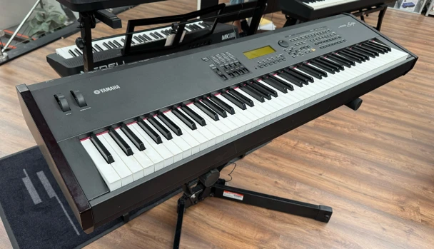 Yamaha S90 88-key Performance Synthesizer and MIDI Controller (pre-owned)