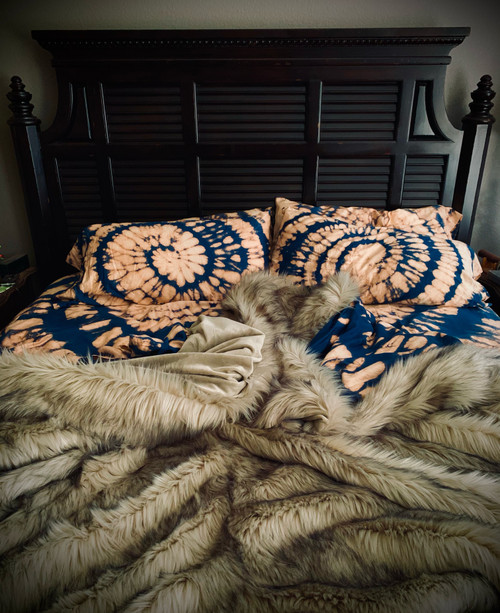 BLUE
Our Skull & Crown Comfy Cozy Artisan Sheets are the coolest way to bring a nostalgic sense of design and style to ANY bedroom!  Made from 100% super soft cotton, each of these sheet sets are one of a kind, and CERTAIN to make a lasting impression in YOUR bedroom!