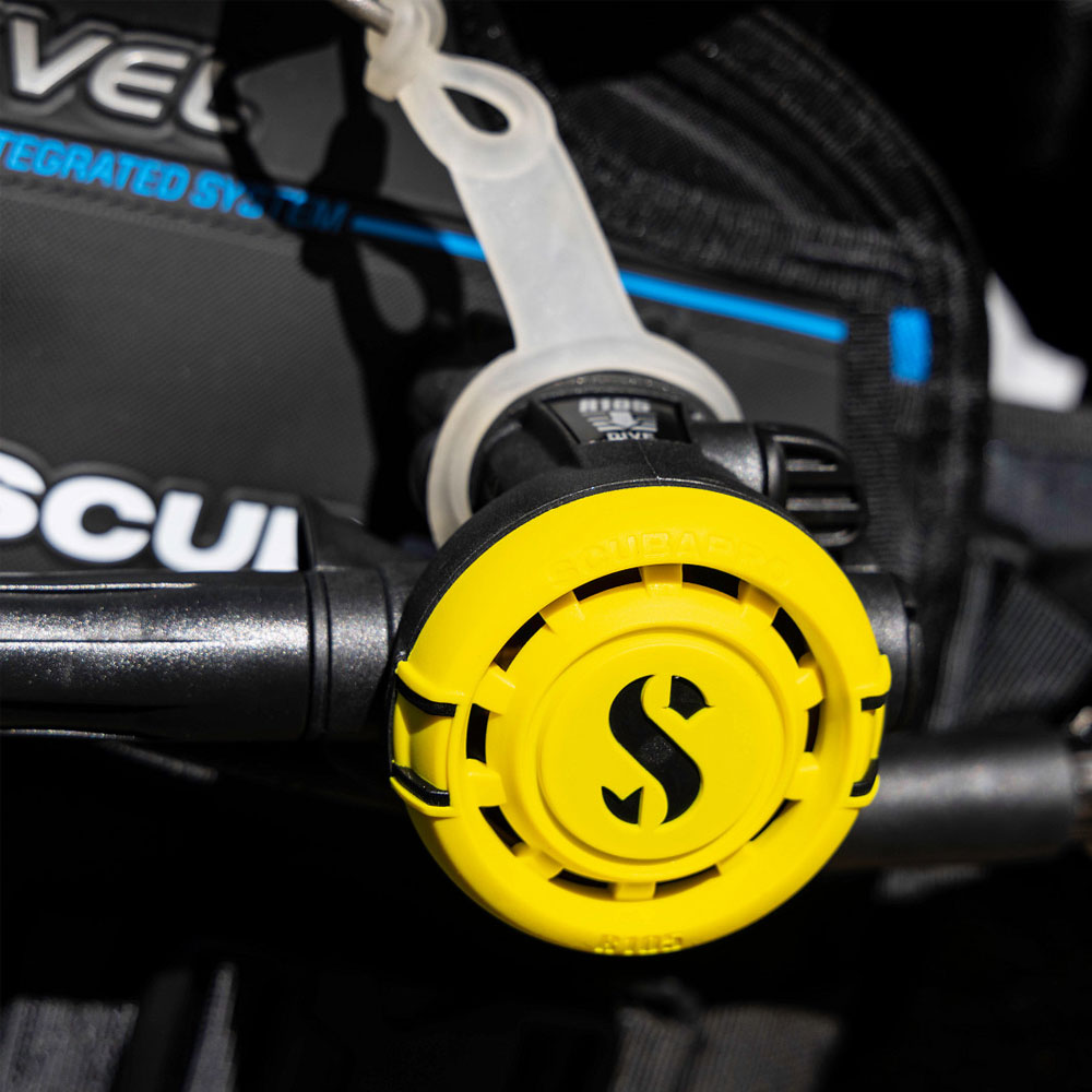 ScubaPro R105 Scuba Octopus - Lifestyle Image