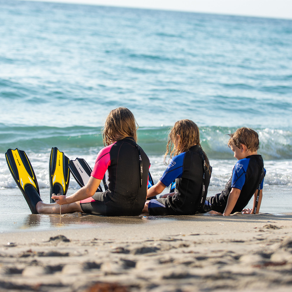 Mares Manta Full Foot Snorkeling Fins (Kid's) - lifestyle