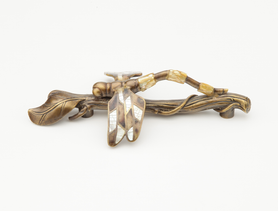 Nature Pull, Dragonfly-Twig, Mother of Pearl/Tiger Penshell, Estate Dover, 3-1/8'' cc 892-MOP/ED