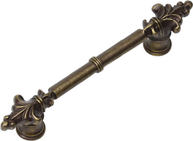 Charlemagne classic 4'' cc pull with small Fleur De Lys on ends in Antique Brass. 576-3