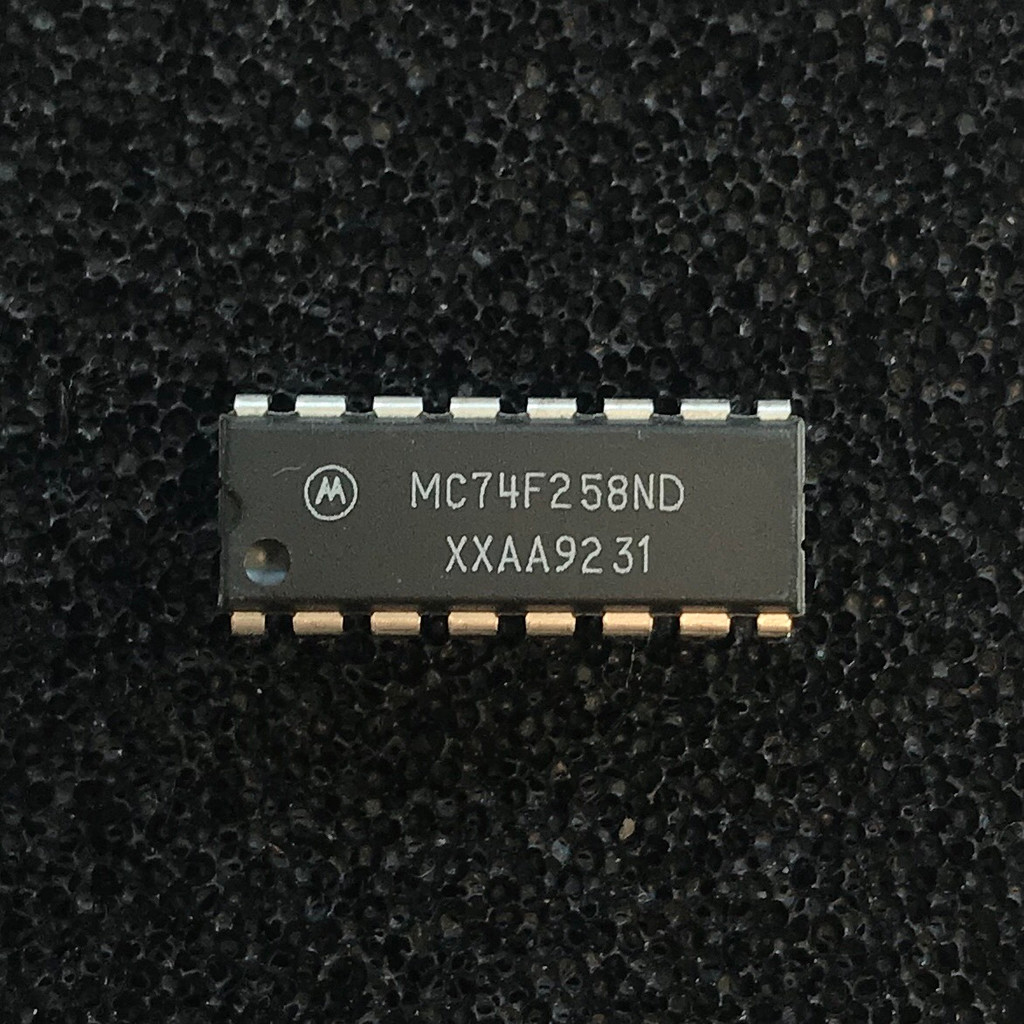 (PKG of 10) MC74F258ND Quad 2-to-1 Data Select/Multiplexer, PDIP-16, Motorola