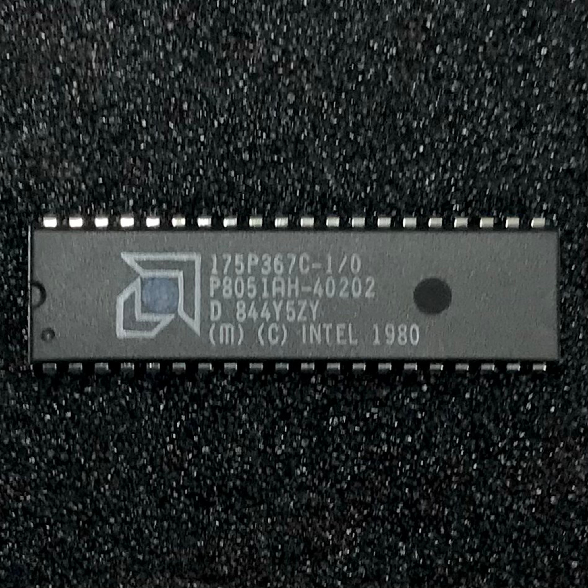 8 Bit DIP 40 32 I/O Major Brands 8751H Microcontroller 12 MHz 8 Bit DIP 40 32 I/O Major Brands 8751H Microcontroller 12 MHz