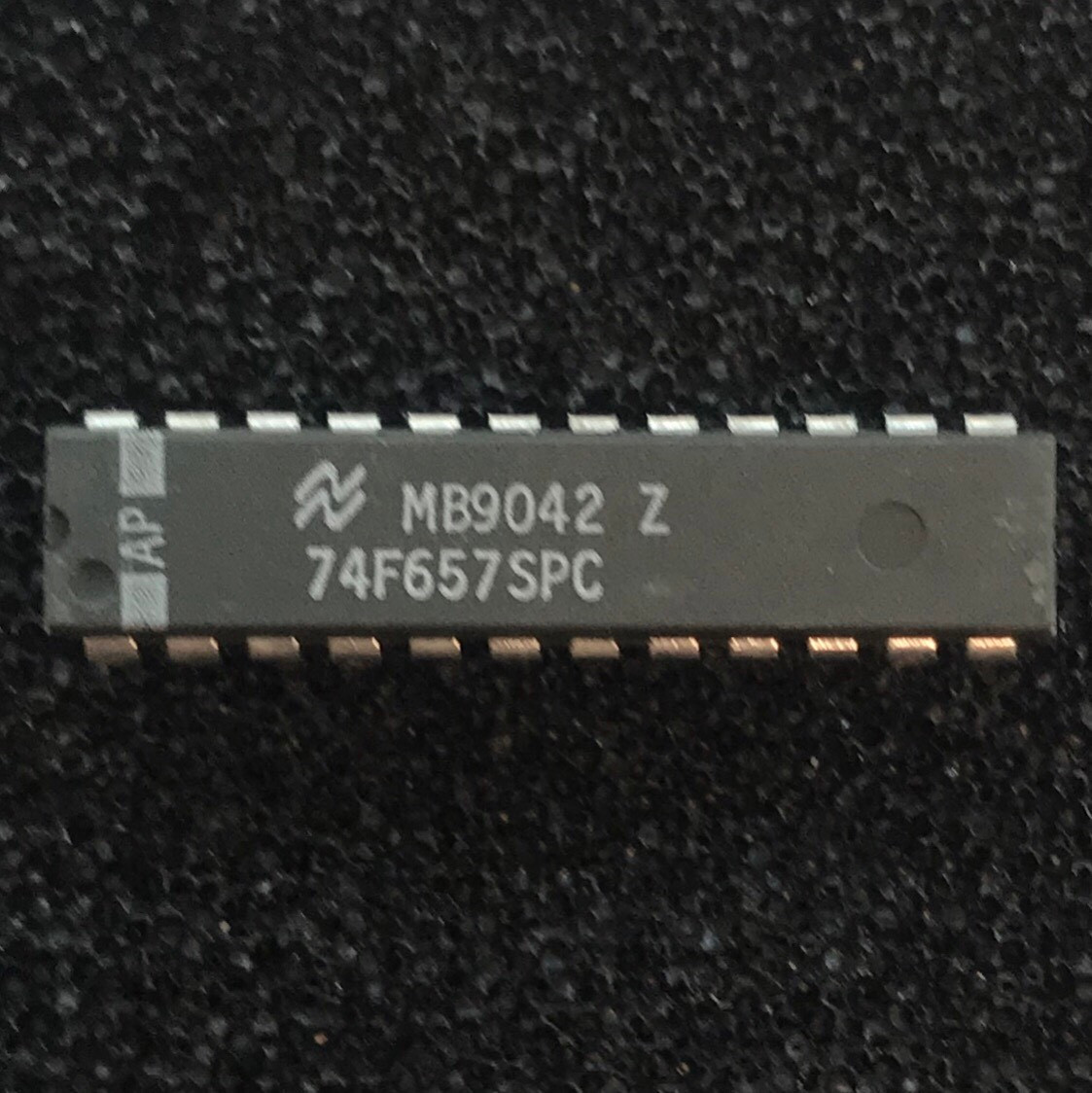 (PKG of 5) 74F657SPC Octal Bidirectional Transceiver w/ 8Bit Parity