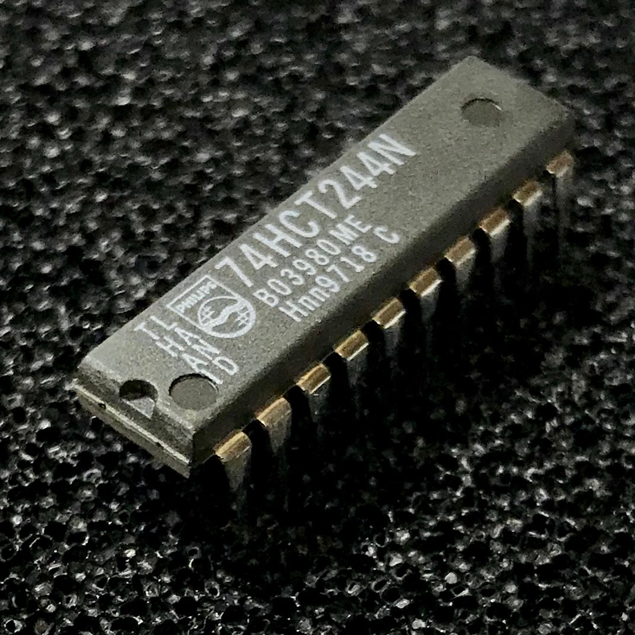 Pack of State Outputs SN74HC244N Octal Buffers and Line Drivers with 3 2