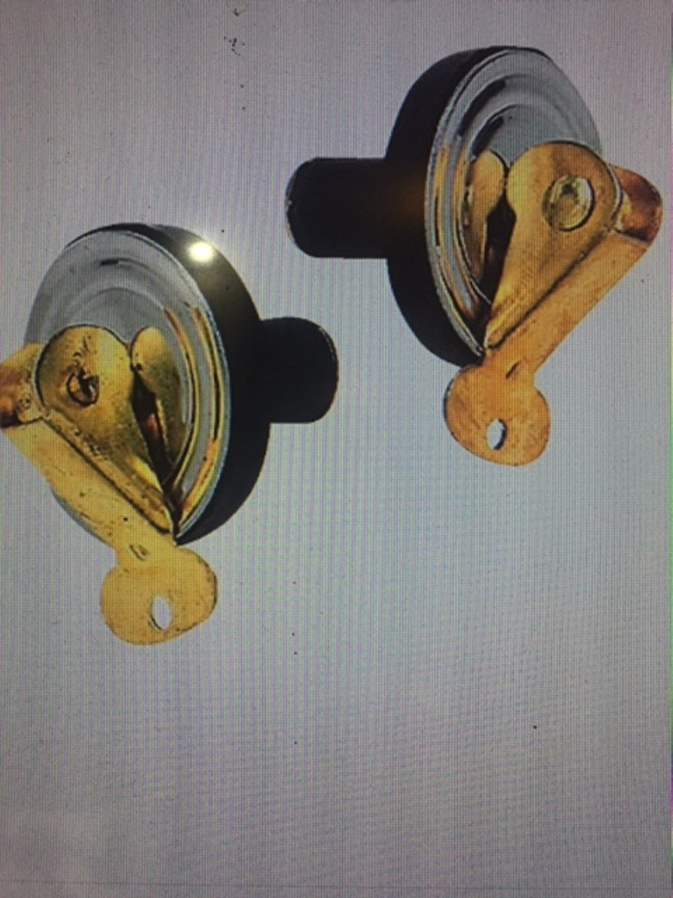 3/4" For use in livewells or baitwells. Stainless steel top and bottom plate. Brass can. Neoprene body. 2 per card.
