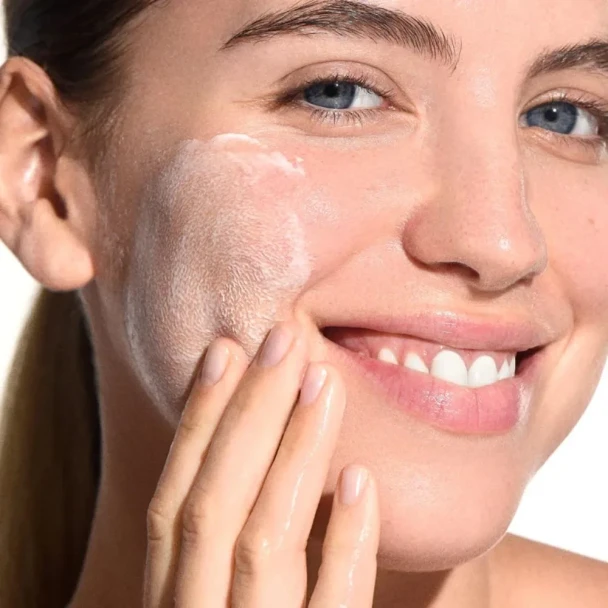 Veralab - More Soft Mousse Detergente Viso Lenitivo e Protettivo Travel Size Confezione 125 Ml