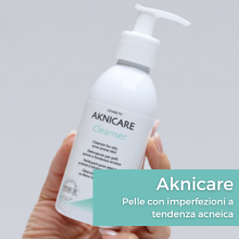 Linea Synchroline Aknicare: trattamenti specifici per acne, pelle impura e imperfezioni cutanee.