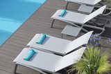 Chaises longues