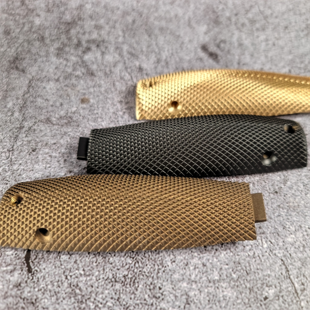 頸椎スプレッダー Closeout - Undersize Canik Mete/Rival Death Grip Backstrap - Brass