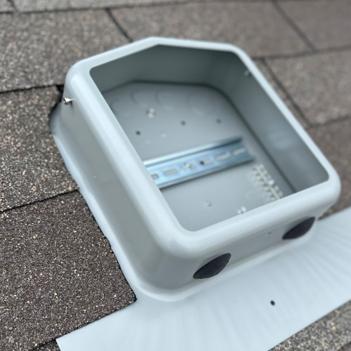 SolaDeck 0799-5G UL 50 Type 3R Pass-Thru Enclosure