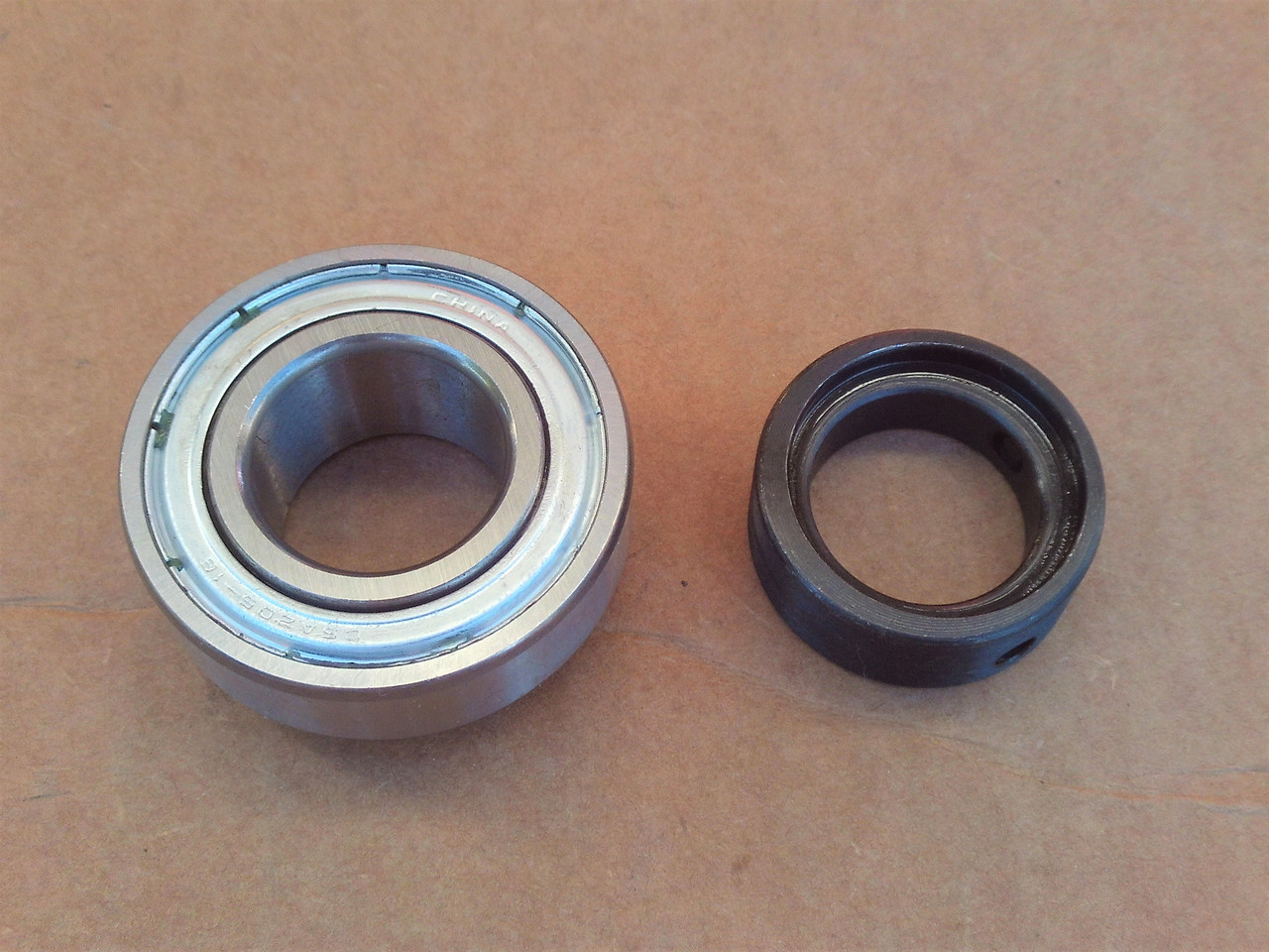 Bearing for Cub Cadet 100, 102, 122, 123, 455102R21, 586609R92, 60069C91, IH455102R21, IH455102R22, IH586609R92, IH60071C91, IH60071C92, 455102-R21, 586609-R92, 60069C91, IH-455102-R21, IH-455102-R22, IH-586609-R92, IH-60071-C91 Includes Collar