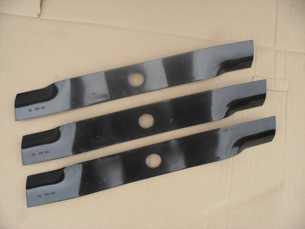 Blades for Kubota ZD21 ZD25 ZD28 ZD323 ZD326 ZD331 ZG327 60" Cut 7000000602 7653934330 K564734330 K564734340 K564797530 K566834350 K566897530 70000-00602 76539-34330 K5647-34330 K5647-34340 K5647-97530 K5668-34350 Hi Lift