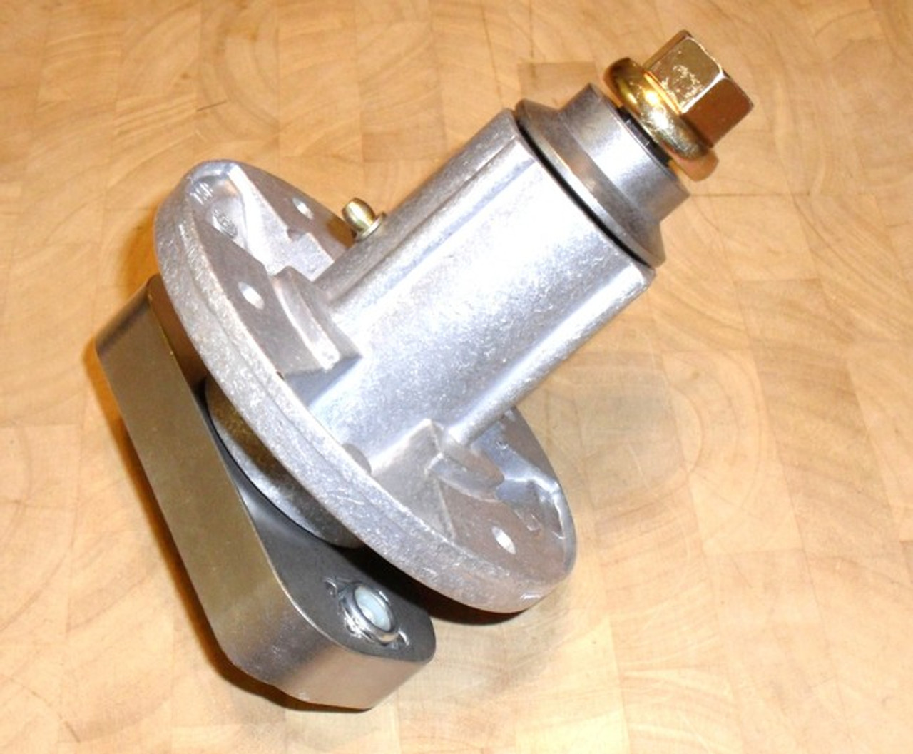 Deck Spindle for John Deere L100 L107 L108 L110 L120 L130 GX20250 GY20050 GY20785 Scotts