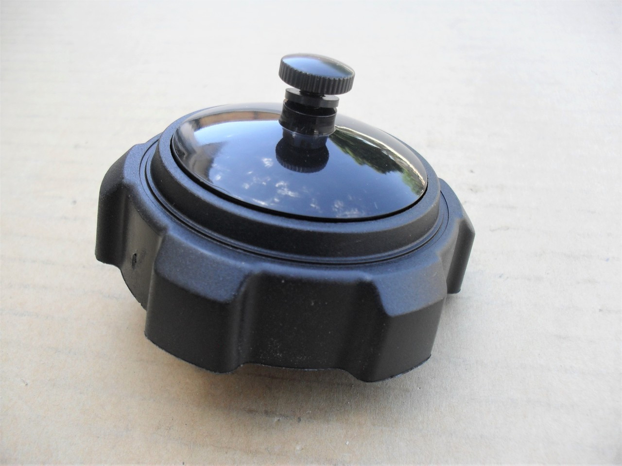 Gas Fuel Cap for Lesco 050262, Vented with shut off
