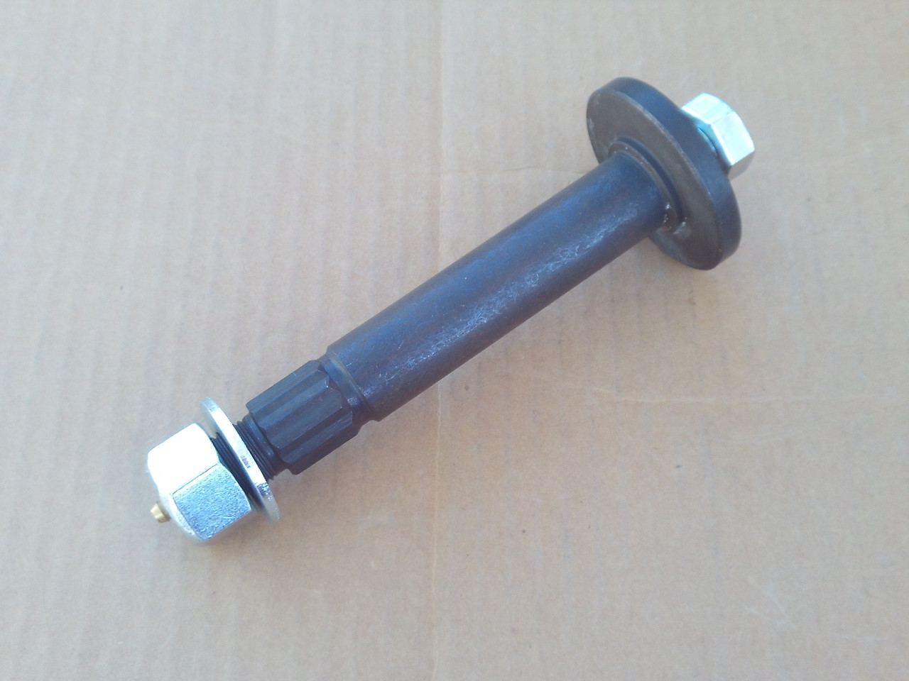 Deck Spindle Shaft for Great Dane 200043 200261 D18048 includes washer and nut