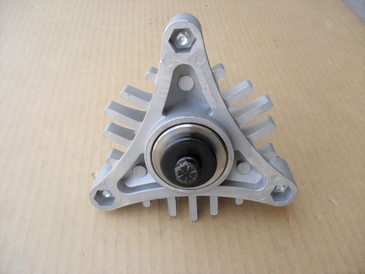 Deck Spindle for Husqvarna CT130, LR12, LR121, LT100, LT125, LT130, LT1538C, LTH120, LTH125, LTH130, LTH1342, YTH130, YTH150, LTH1842, 532130794