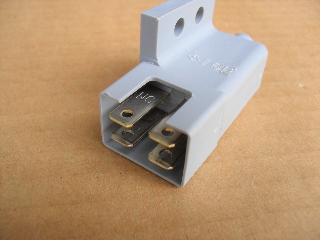 Safety Switch for Toro GT2100, GT2200, LX420, LX423, LX425, LX426