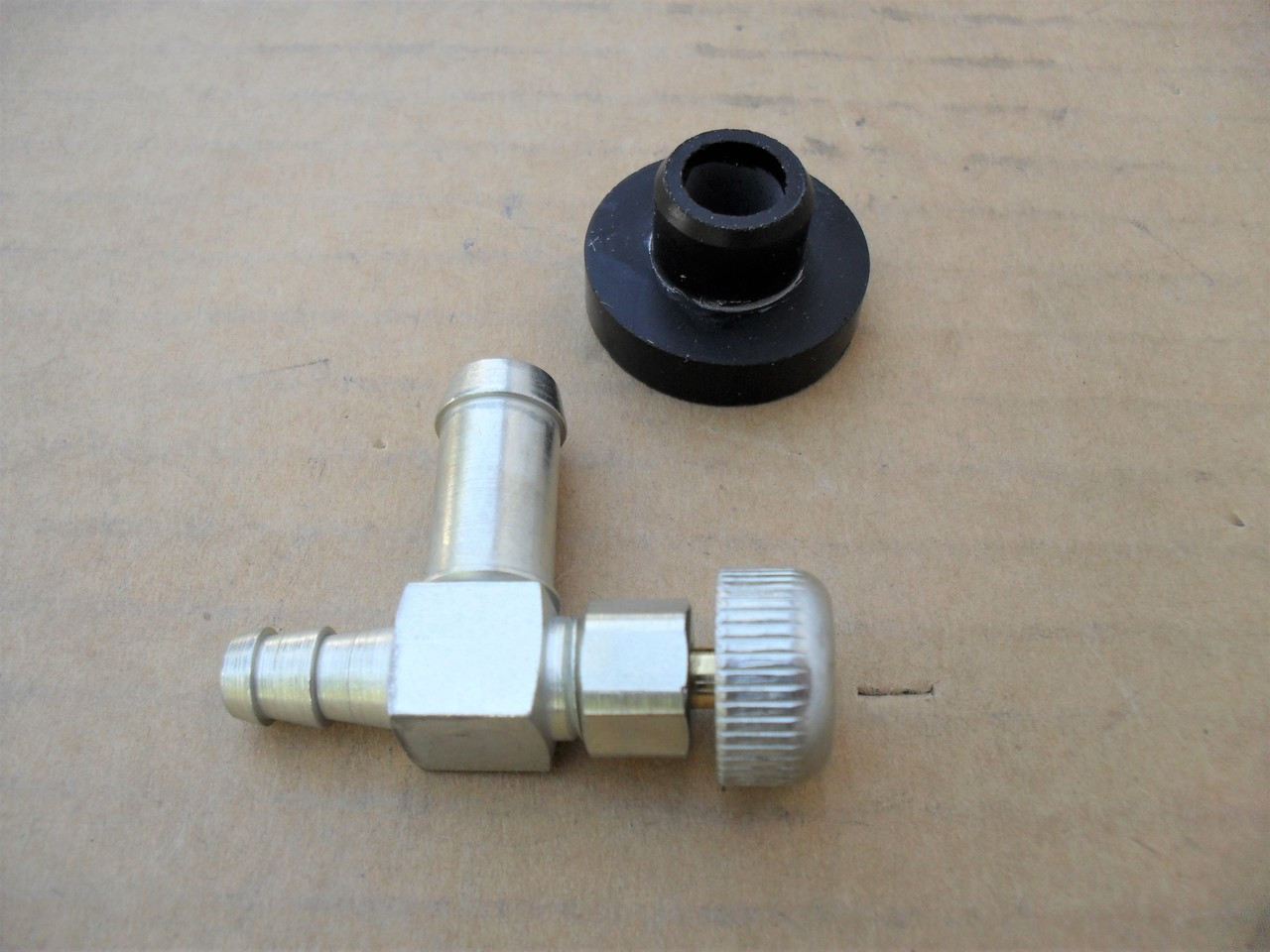 Gas Tank Fuel Shut Off Valve With Rubber Bushing for Toro Timecutter Titan 104047 466560 46-6560