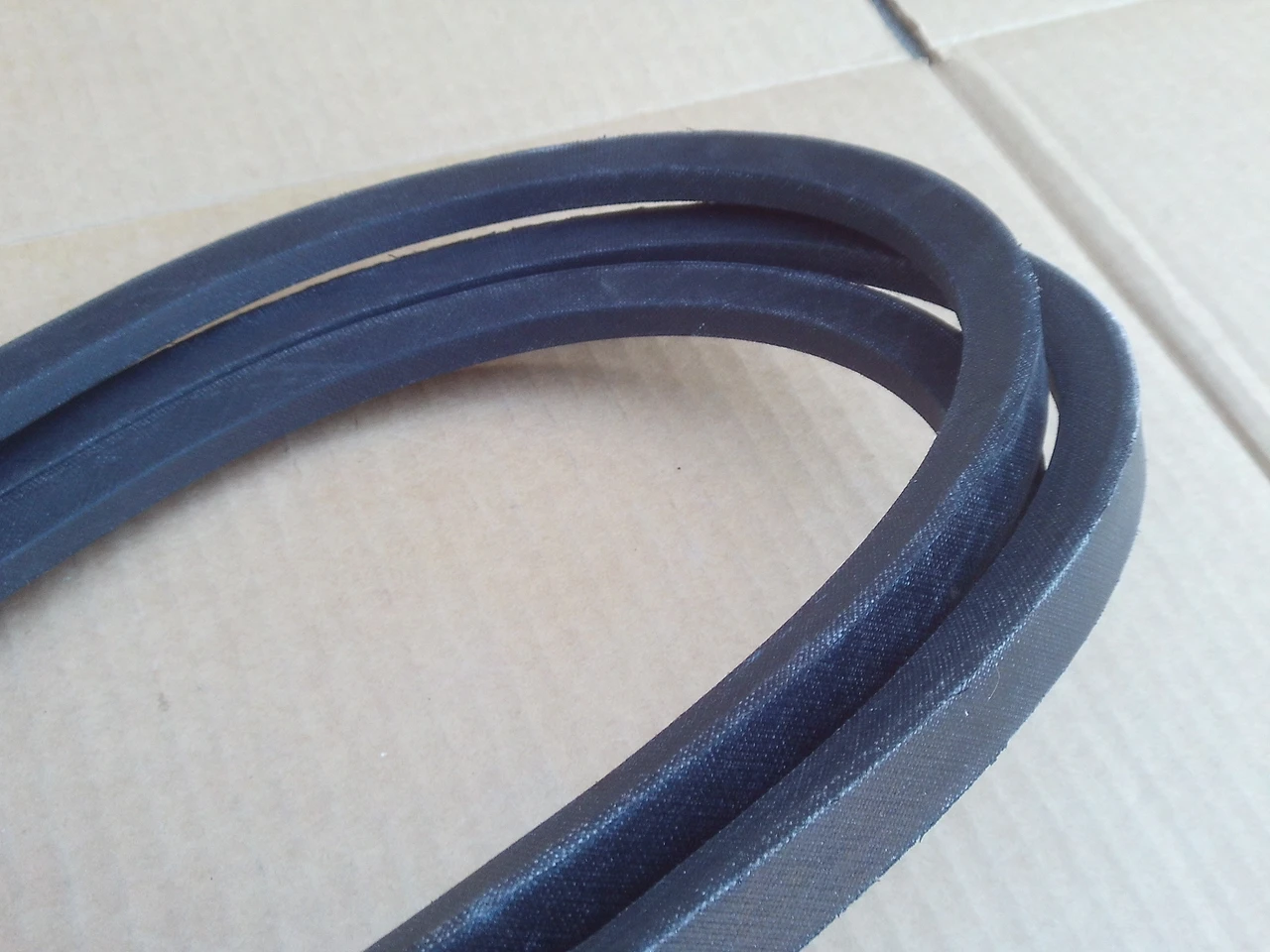 Cinghia Ponte 54 Pollici Z915 Z920 Z925 Cinghia Per Tagliaerba John Deere ZTRAK - Compatibile Modelli Z915, Z920, Z925, Z930, Z950, Larghezza 54 Pollici Zte T3000