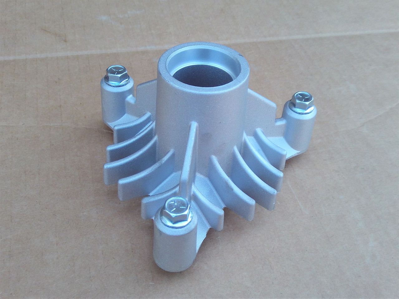 Deck Spindle Housing for Husqvarna GT200 GTH200 YTH180 YTH2046A 44" 46" 50" Cut 532137152 532 13 71-52