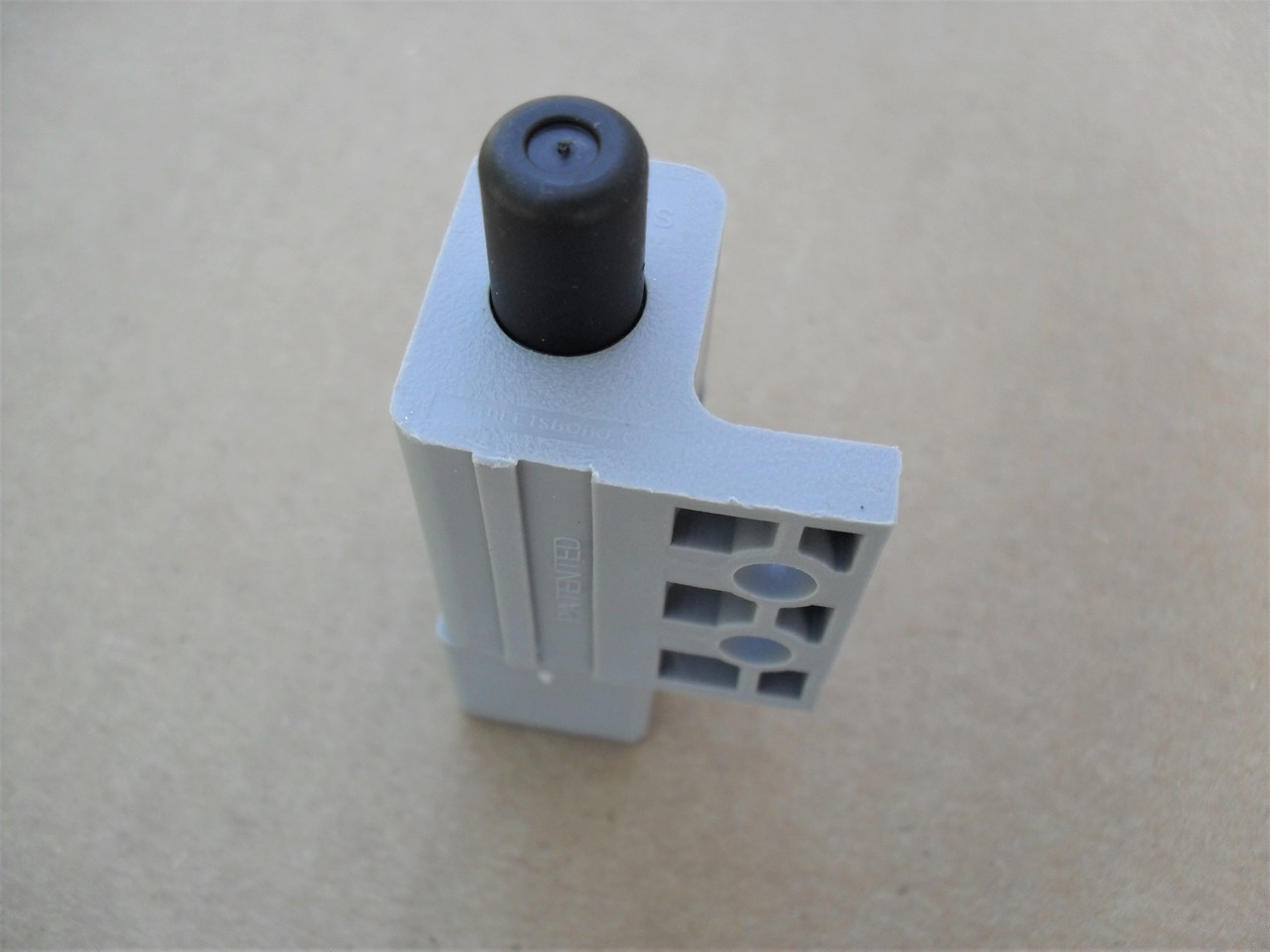 Brake Plunger Switch for John Deere AMT469 X300 X304 X310 X320 X324 X330 X340 X354 X360 X370 X380 X384 X390 X394 X500 X520 X540 X570 X584 X749 X750 X754 X758 X940 X948 X949 X300R X305R X350R