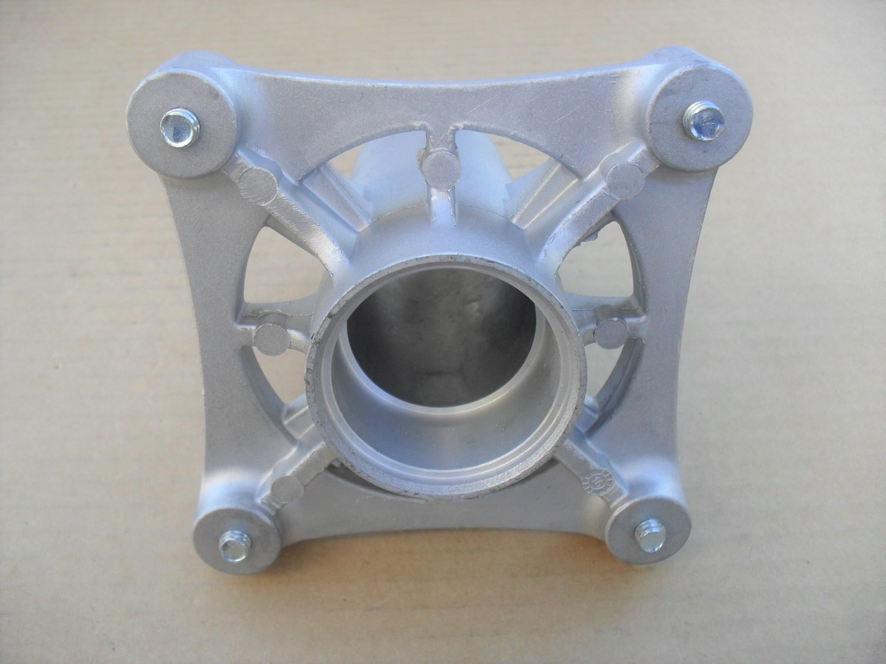 Deck Spindle Housing for Husqvarna CT126 CTH194 LGT2554 LGT2654 LT154 YTH2042 532187281 532192870 539112057 587125401 587253301