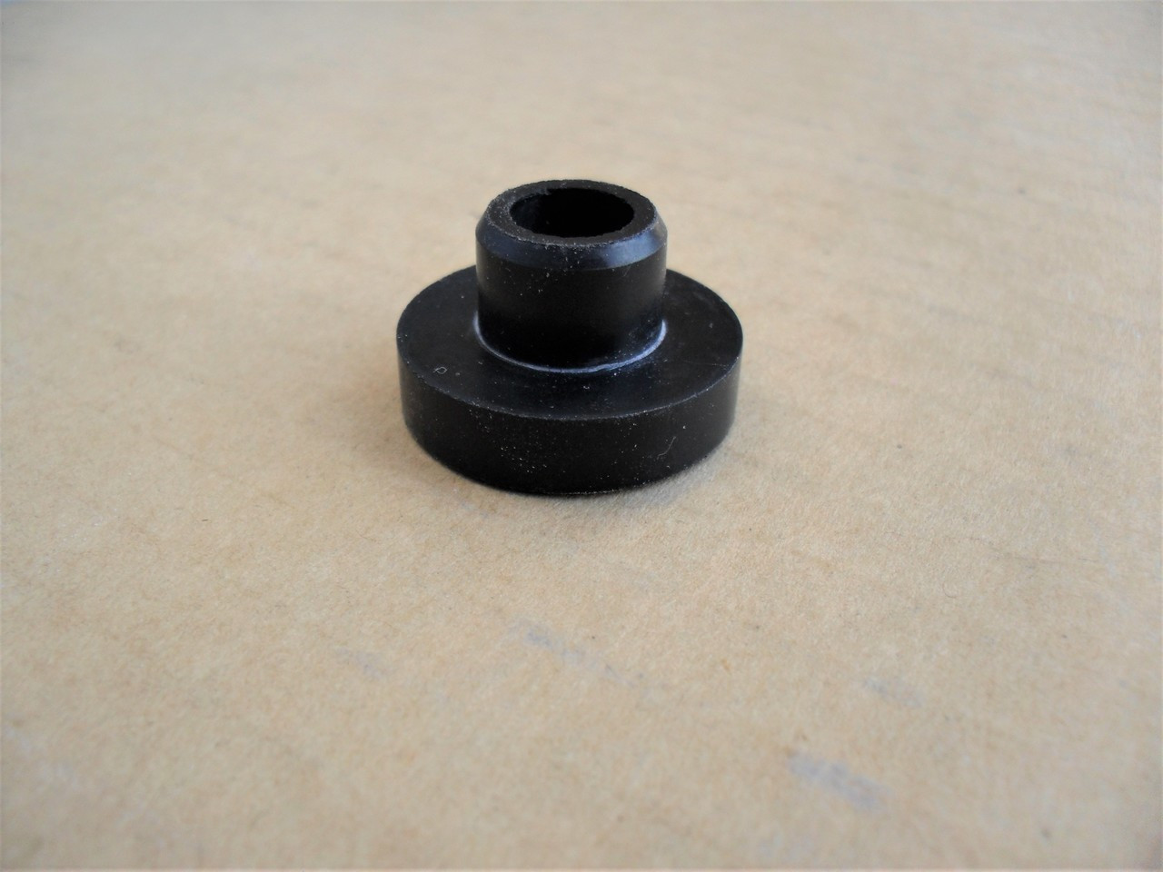 Fuel Shut Off Valve Rubber Bushing for Troy Bilt Colt Mustang 1738433 581615 935-0149 GW1738433 GW-1738433 gas tank grommet