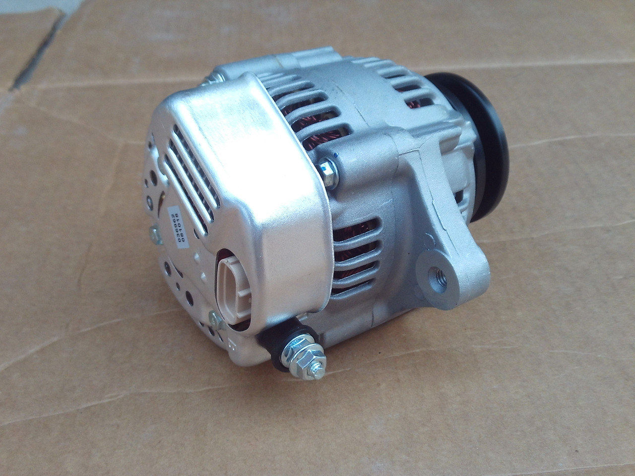 Alternator for Bobcat 319, 320, 322, 325, 328, 329, 425, 428 Excavator, 453C, 463, 553, 553F Skid Steer, D1703 Engine, MT50, MT52, MT55 Mini Track Loader 6669618