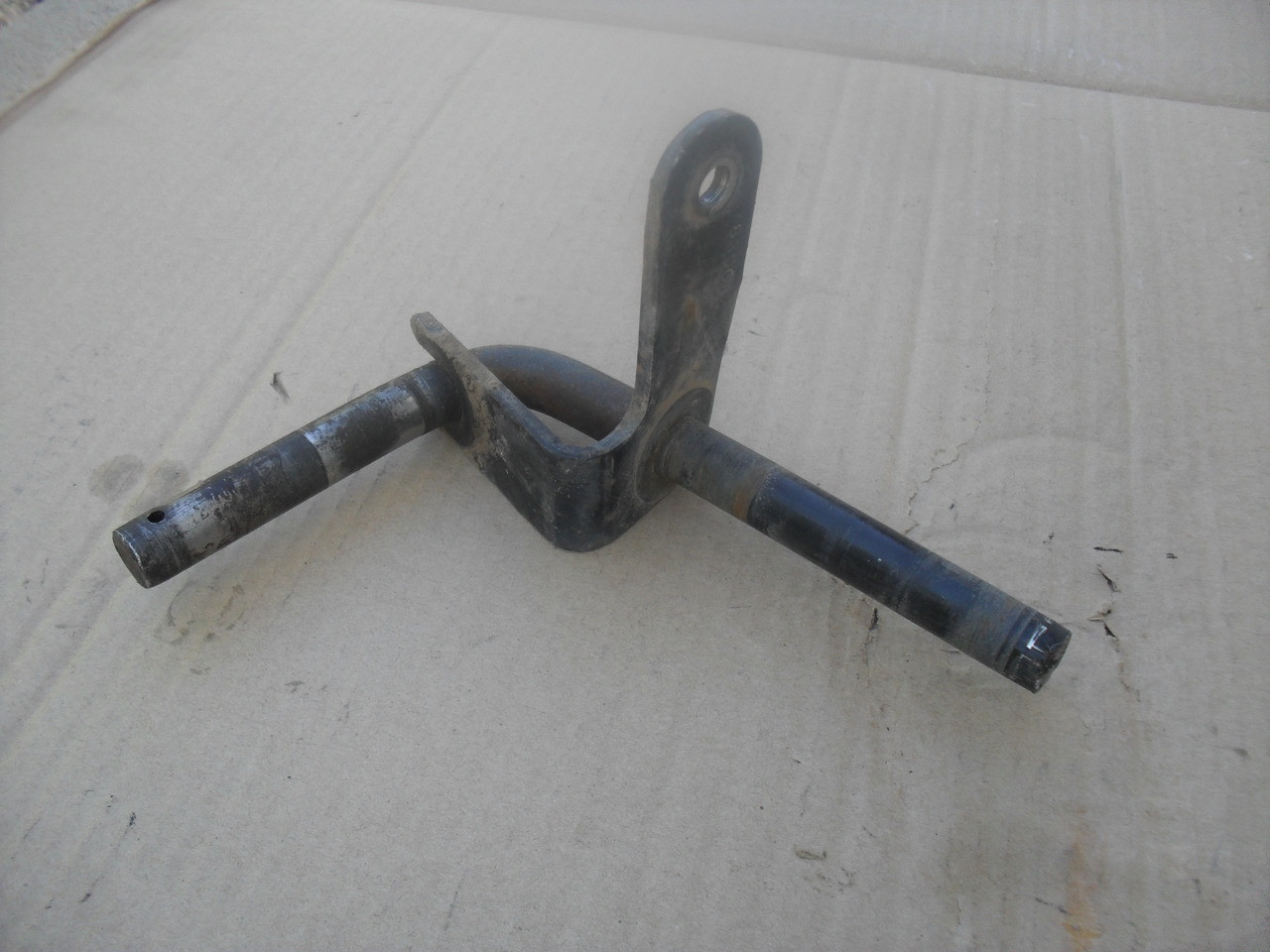 Genuine OEM Right Front Axle Assembly MTD 683-04016-0637 For Troy-Bilt, Yard Machines, Huskee Tractors