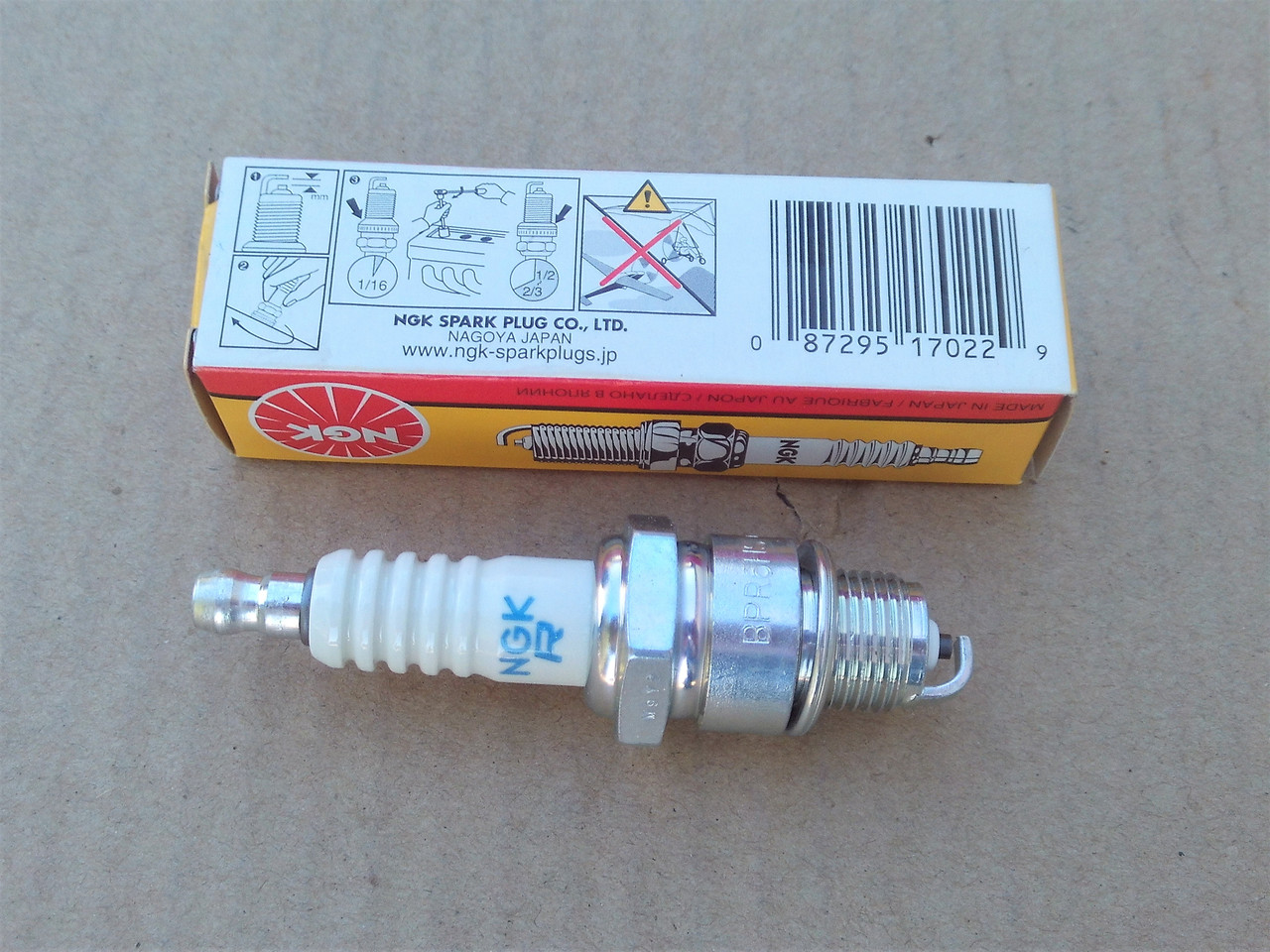 Spark Plug for Subaru Robin 0650140420, 065-01404-20