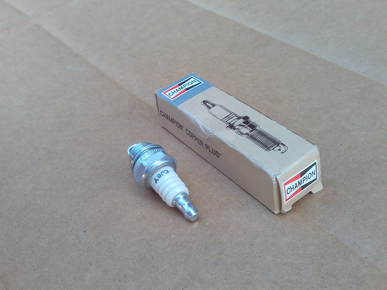 Champion Spark Plug CJ6Y, 858